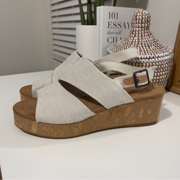 nwt TOMS women’s Claudine cork wedge white sandals heels vacation 9 - Picture 3 of 8